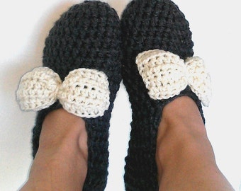 CROCHET PATTERN slippers ⨯ ladies women girls ⨯ quick thick easy ⨯ worsted weight yarn ⨯ PDF download ⨯ Bow Tie Slippers by Repeat After Me