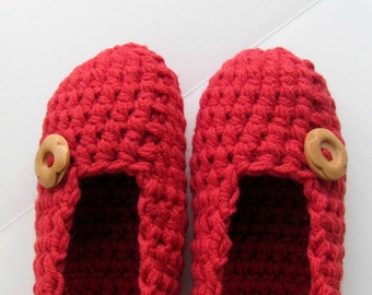 CROCHET PATTERN slippers ⨯ ladies women girls ⨯ button quick easy ⨯ bulky weight yarn ⨯ PDF download ⨯ Button Slippers by Repeat After Me