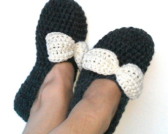 CROCHET PATTERN slippers ⨯ ladies women girls ⨯ quick thick easy ⨯ worsted weight yarn ⨯ PDF download ⨯ Bow Tie Slippers by Repeat After Me