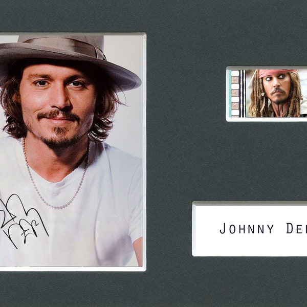 Pantalla de celda de película de edición limitada original rara y genuina de Johnny Depp de una película de Piratas del Caribe montada lista para enmarcar.