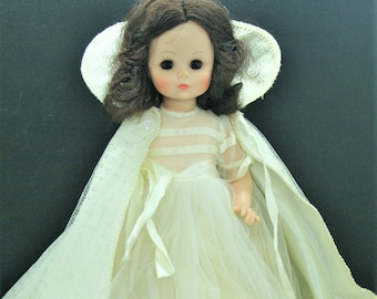 Vintage Madam Alexander Snow White Doll, 14