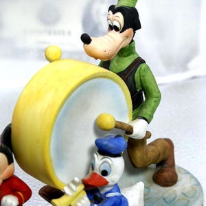Figura de porcelana de la banda de música de Mickey Mouse, Goofy y el Pato Donald de Disney de los años 80 imagen 3