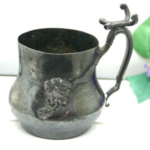 Antiker Rasiertiegel von Van Bergh mit Blumen Design
