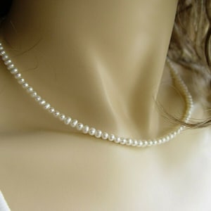 Collana girocollo con perle d'acqua dolce di piccole dimensioni, in argento Sterling o con chiusura in oro 14 carati, 14", 16", 18", 20", 22", 24", con cerniera, SCATOLA REGALO REGNO UNITO