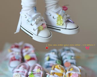 Zapatos de muñeca para Paola reina.