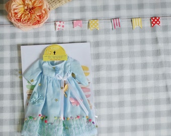 Pink or blue colors... For Middie Blythe.