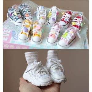 Chaussettes GRATUITES. Chaussures pour poupée Disney Animator 16 po.