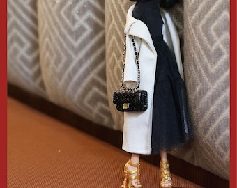 Ropa para muñecas MH.