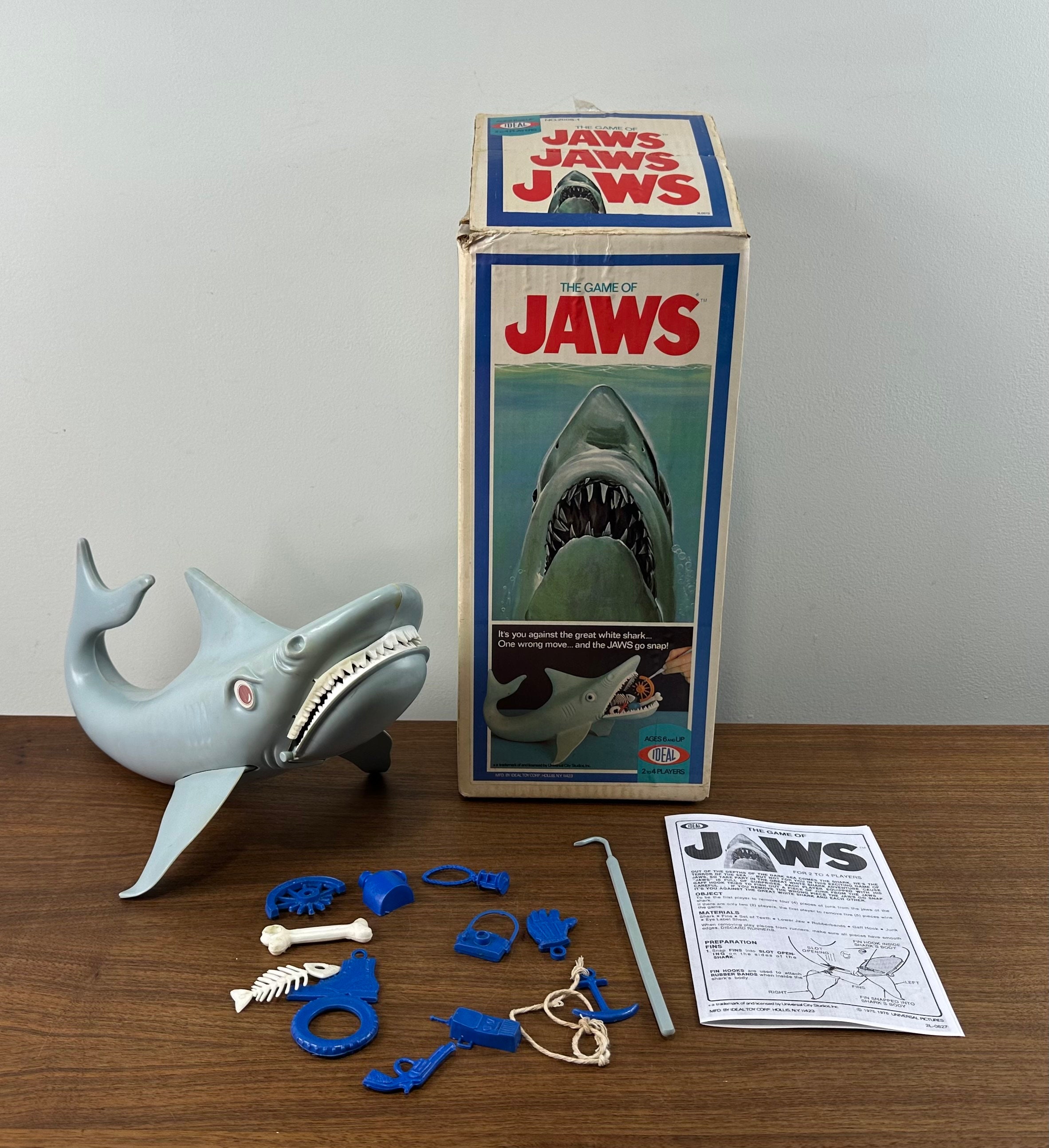 Vintage 1975 Ideal The Game Of JAWS Shark Universal No