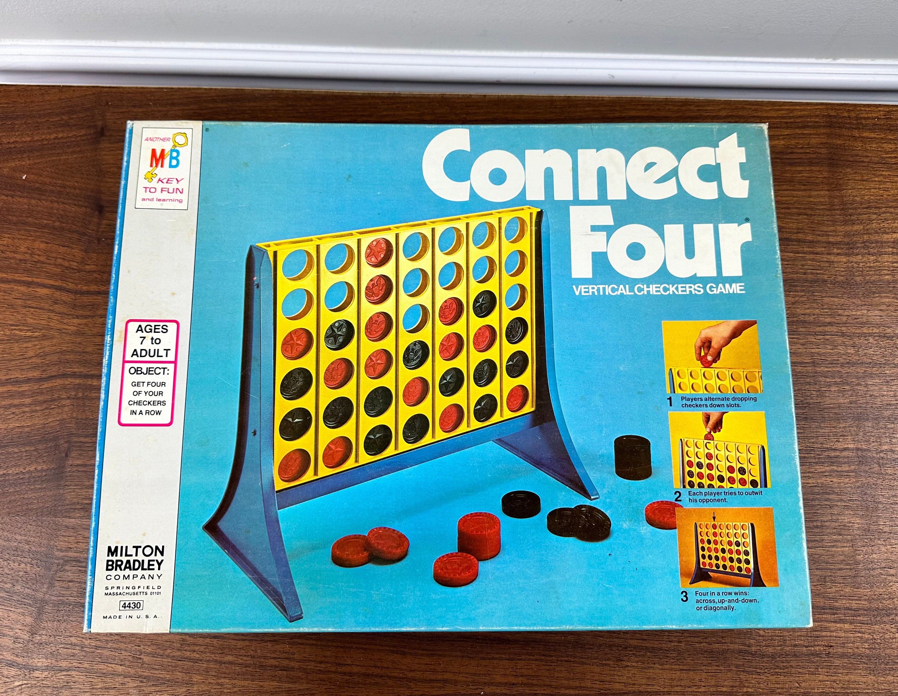 コリンシアン　ラッキーボックス　4体セット Vintage 1974 Connect Four Game: Complete Edition - Etsy