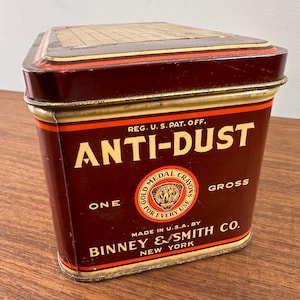 Vintage 1940s Crayola/Artista/Binney & Smith Crayon Tin with old crayons and chalk