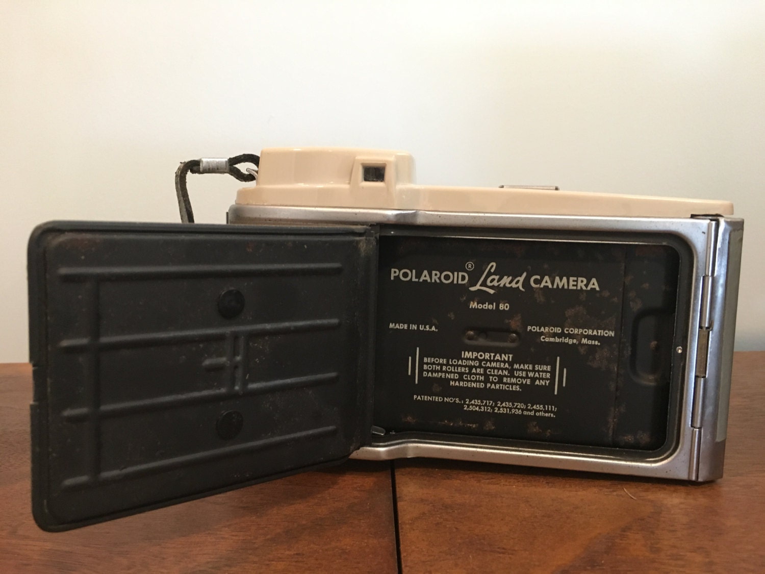 Vintage 1950s Polaroid Land Camera 80A - Display Only - No Vintage 1950s Polaroid Land Camera 80A - Display Only - No