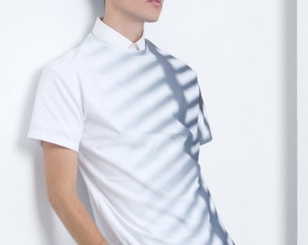 メンズ ホワイト コットン Tシャツ：幾何学模様プリント 半袖シャツ