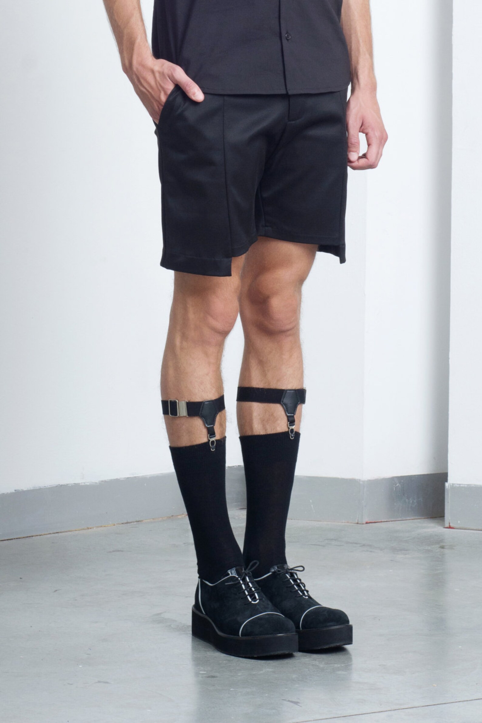 mens black shorts outfit