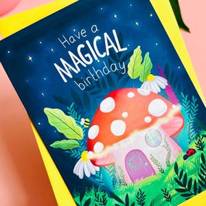 Tarjeta de cumpleaños de hadas hecha a mano: adorable tarjeta de felicitación con forma de hongo para amantes del estilo fairycore, la fantasía y el cottagecore.