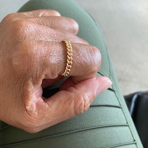 Curb link chain ring, Stackable chain ring, Gold filled and Sterling silver flexible ring, Curb chain ring, Minimalistic