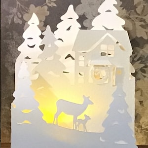 Chalet de Noël à trois volets dans les montagnes carte SVG, carte de voeux de vacances artisanat en papier festif projet de Noël bricolage