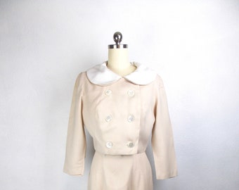Robe deux pièces des années 50 avec veste et ceinture beige et blanc
