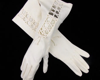 Gants en ivoire blanc avec dentelle Détails 3/4 longueur des années 1960 Taille 6 1/2 NOS