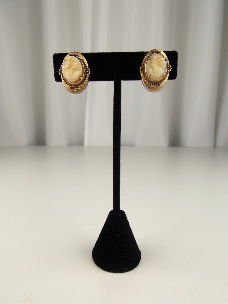 Cameo Screw Back Earrings 1920/'s Carved Shell
