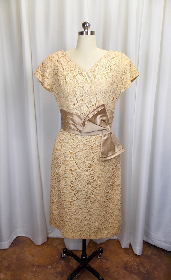 1950's Lace Cocktail Wiggle Dress Champagne Color… - image 1