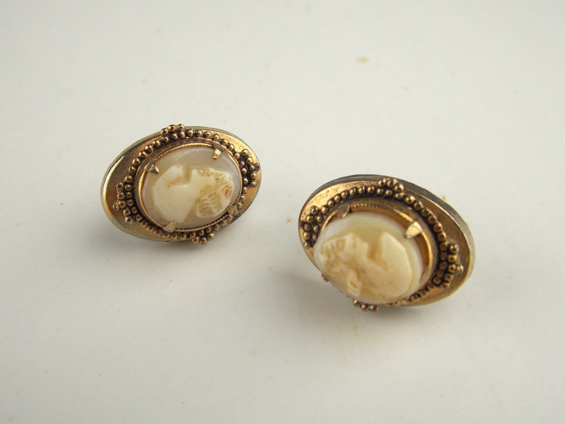 Cameo Screw Back Earrings 1920/'s Carved Shell