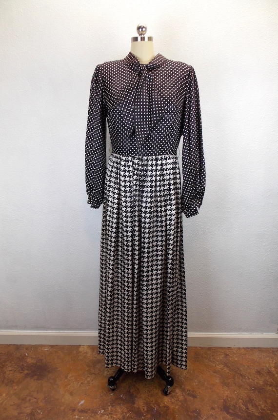 chinese dress ladies Amazon.com: Neeno Women's Dresses Houndstooth Print -line Dress Without  Belt Dress for Women (Color : Black and White, Size : Small) : Clothing,  Shoes & Jewelry main image 1