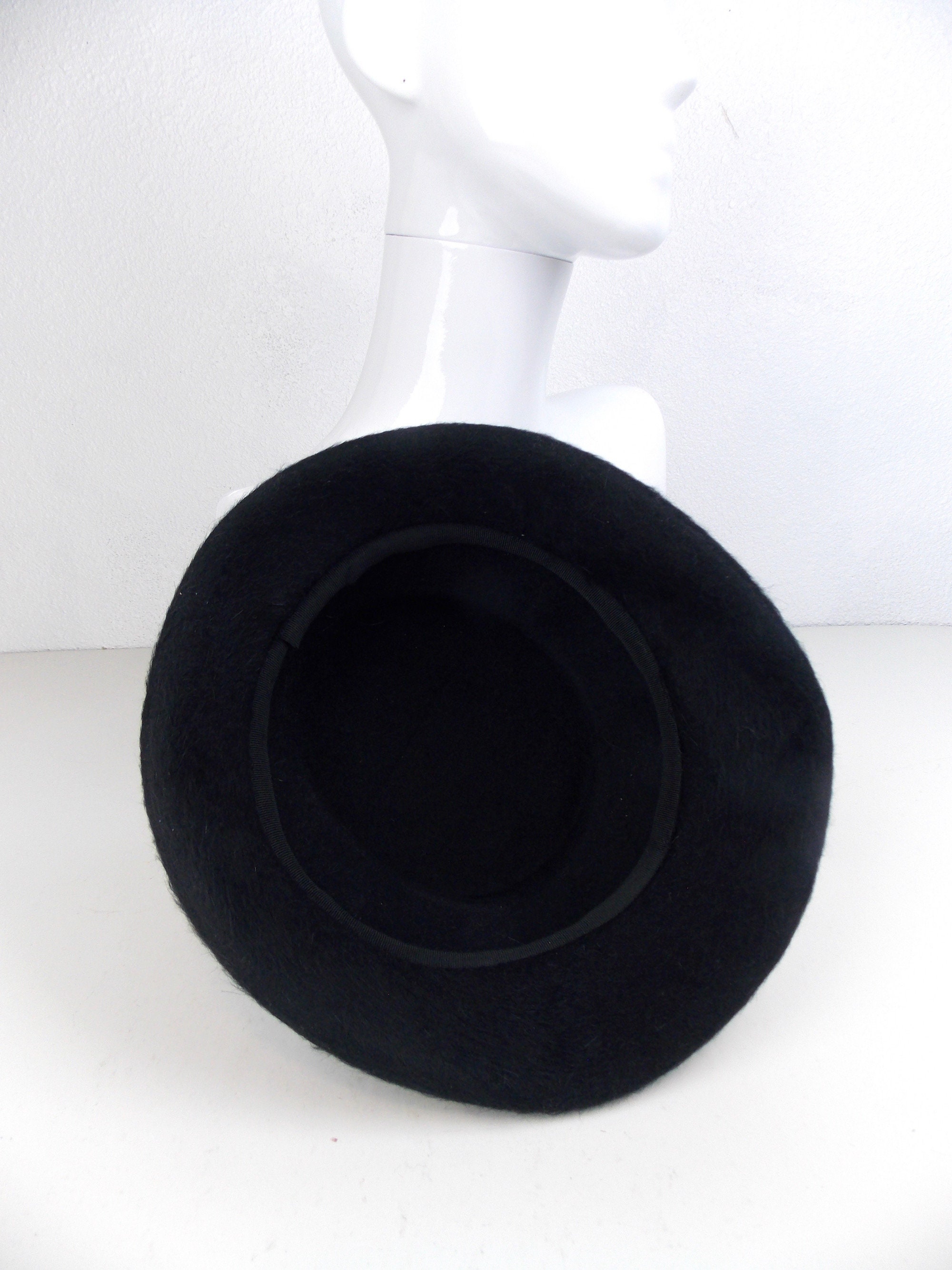STYLISH 1940\'s BLACK FELT HAT WITH PEARL & BEAD TRIM Original 1940 main image 3
