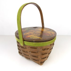 Torebka w stylu vintage decoupage'u w koszyku