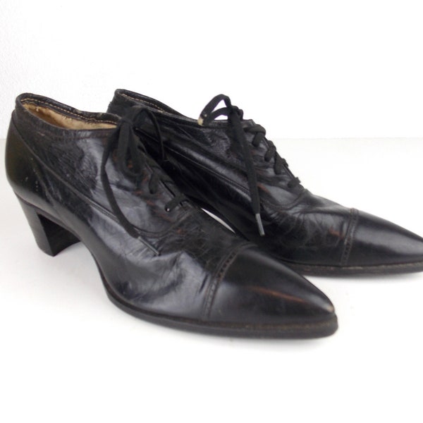 1910's 1920's Walk-Over Woman's Black Leather Late Up Shoes