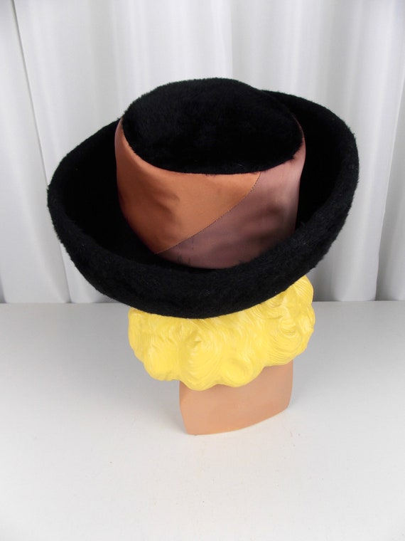 Black Felt Hat with Taupe and Black Satin 1950's … - image 4