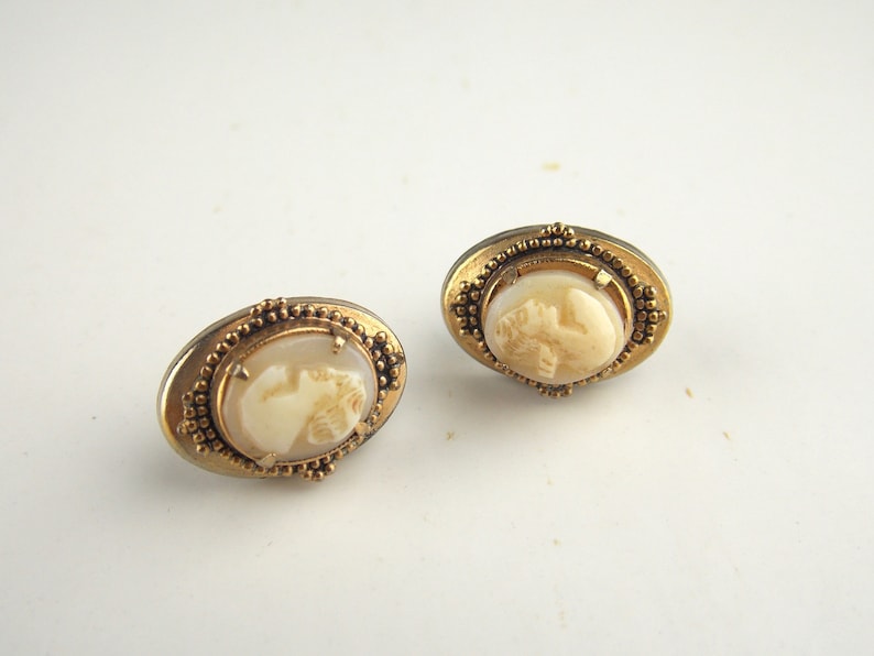 Cameo Screw Back Earrings 1920/'s Carved Shell