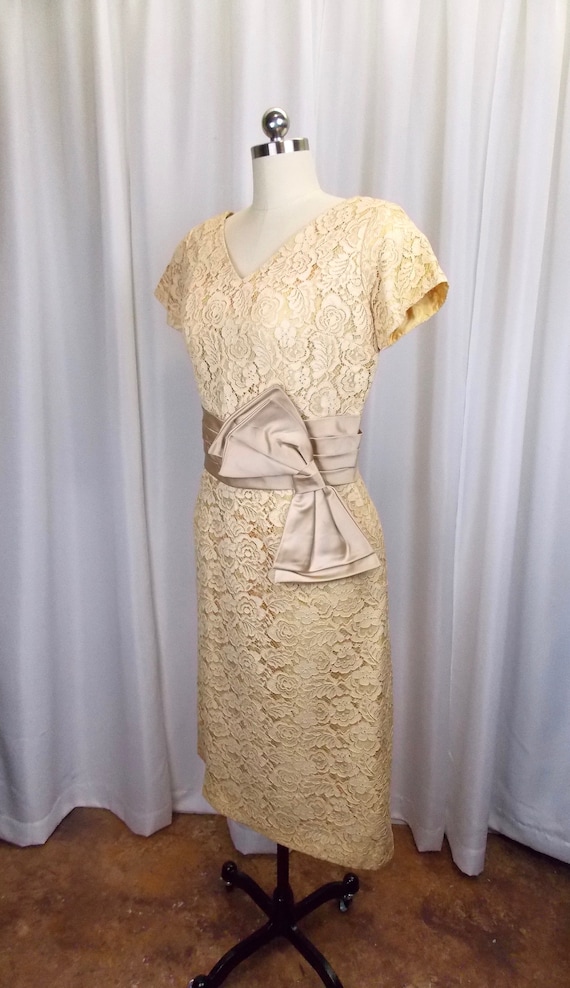 1950's Lace Cocktail Wiggle Dress Champagne Color… - image 4