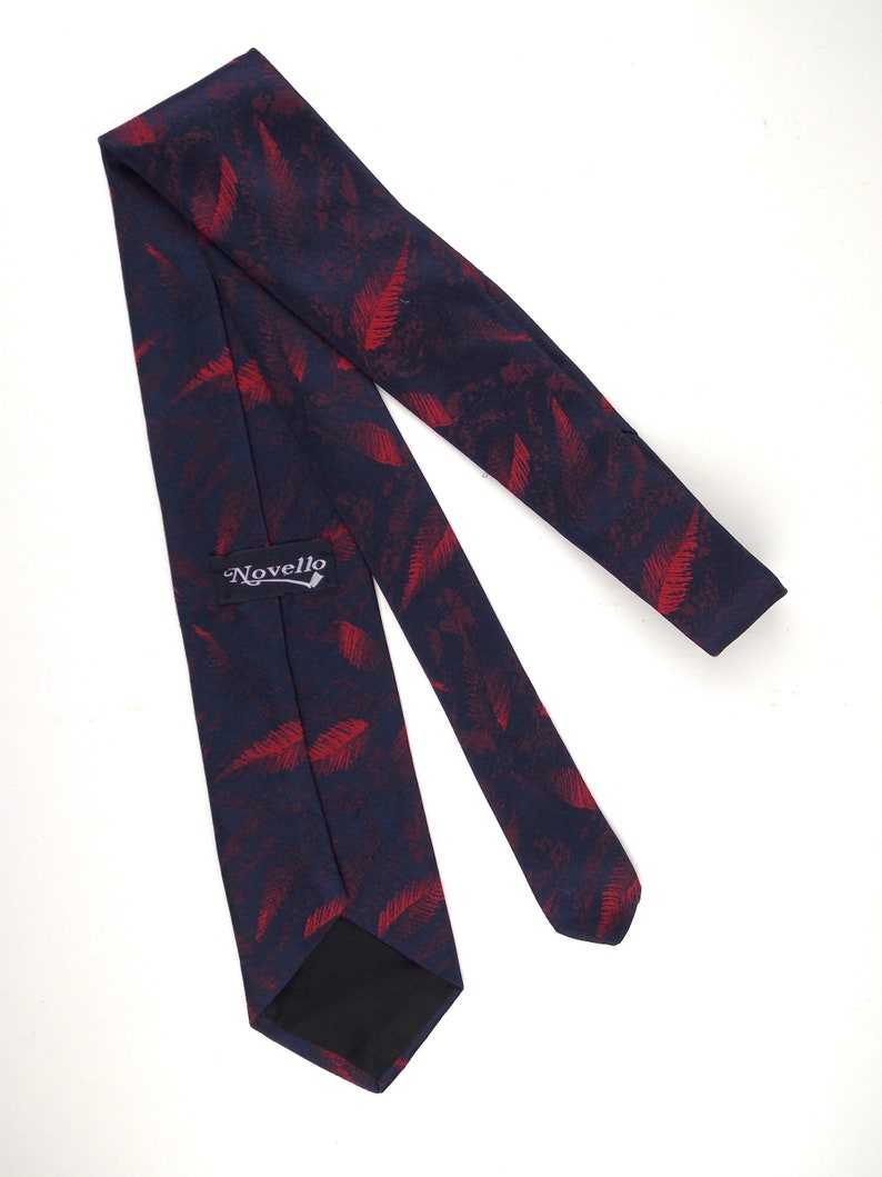 1960/'s Neck Tie Navy Blue and Red Feather Design
