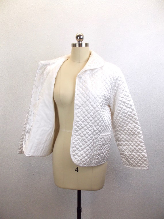 Vintage White Satin Quilted Bed Jacket Size Small - image 5