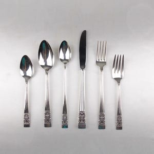Vintage Silver Plate Oneida Community Flatware Set Service for 8 &quot;Coronation&quot; Pattern 62 Pieces Total