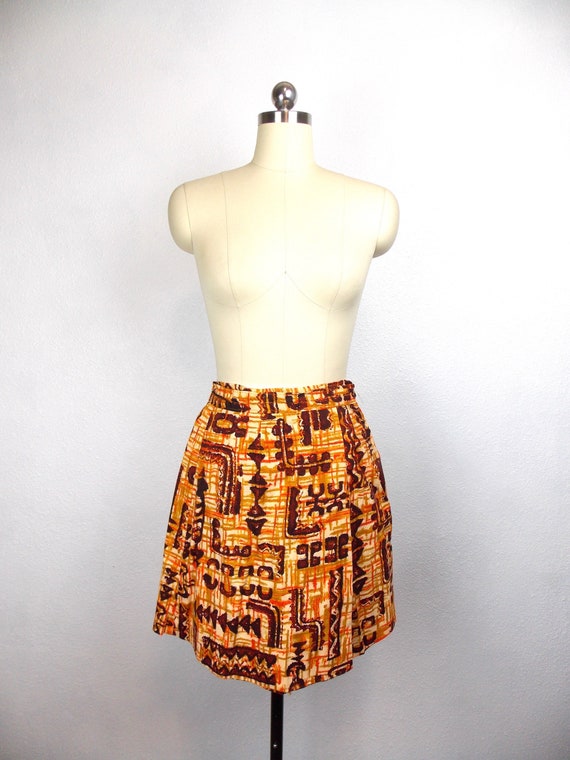 1960's Hawaiian Barkcloth Two Piece Shorts Set Wo… - image 6