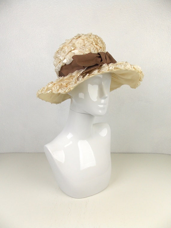 1950's 1960's Ivory Raffia Woman's Hat with Brown 