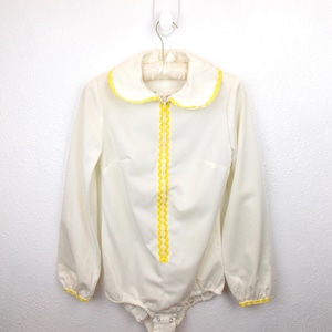 1970&#39;s Long Sleeve Bodysuit Blouse White with Yellow Rick Rack Trim Vicky Vaughn Juniors