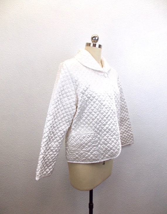 Vintage White Satin Quilted Bed Jacket Size Small - image 3