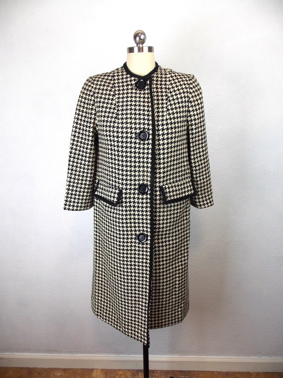 1950's 1960's Woman's Wool Houndstooth Coat