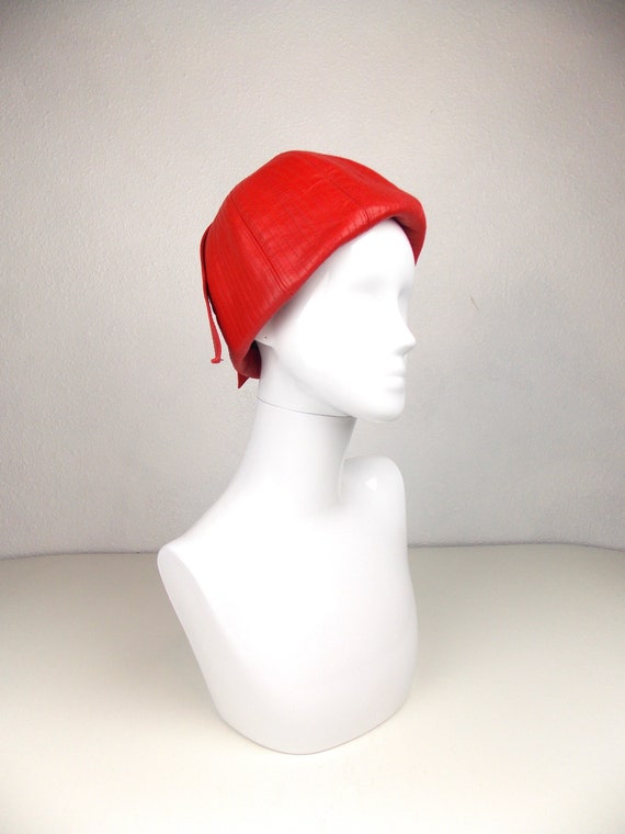 1960's Red Leather Hat Mod Style Toque Style Made in … - Gem