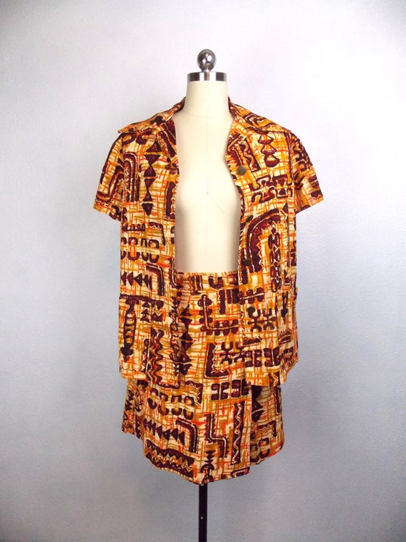 1960's Hawaiian Barkcloth Two Piece Shorts Set Wo… - image 2