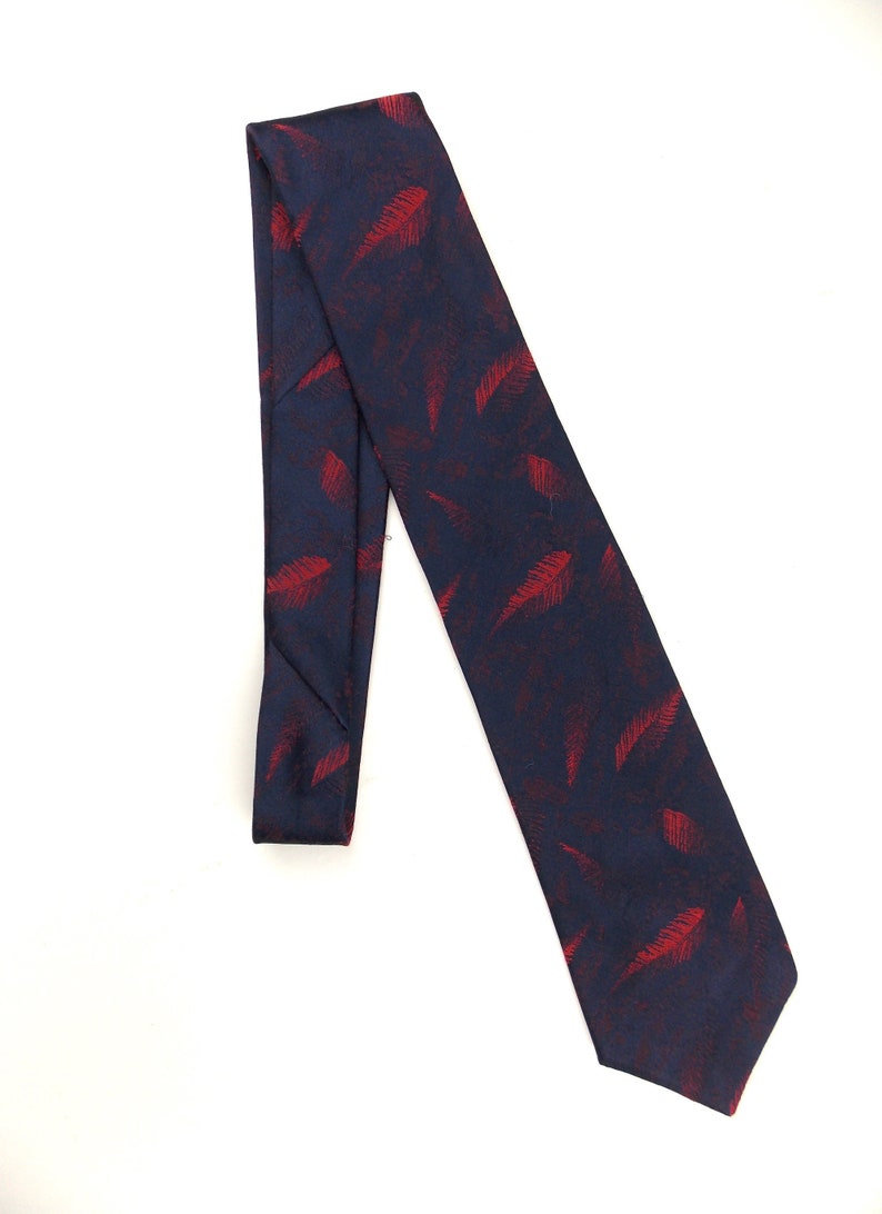 1960/'s Neck Tie Navy Blue and Red Feather Design