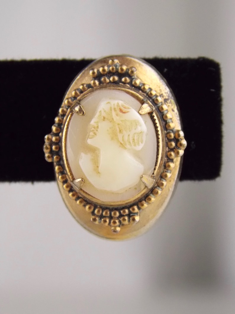Cameo Screw Back Earrings 1920/'s Carved Shell