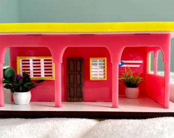 La Casita de La Residencia Benito, minature pink house with lights, Choli memorabilia