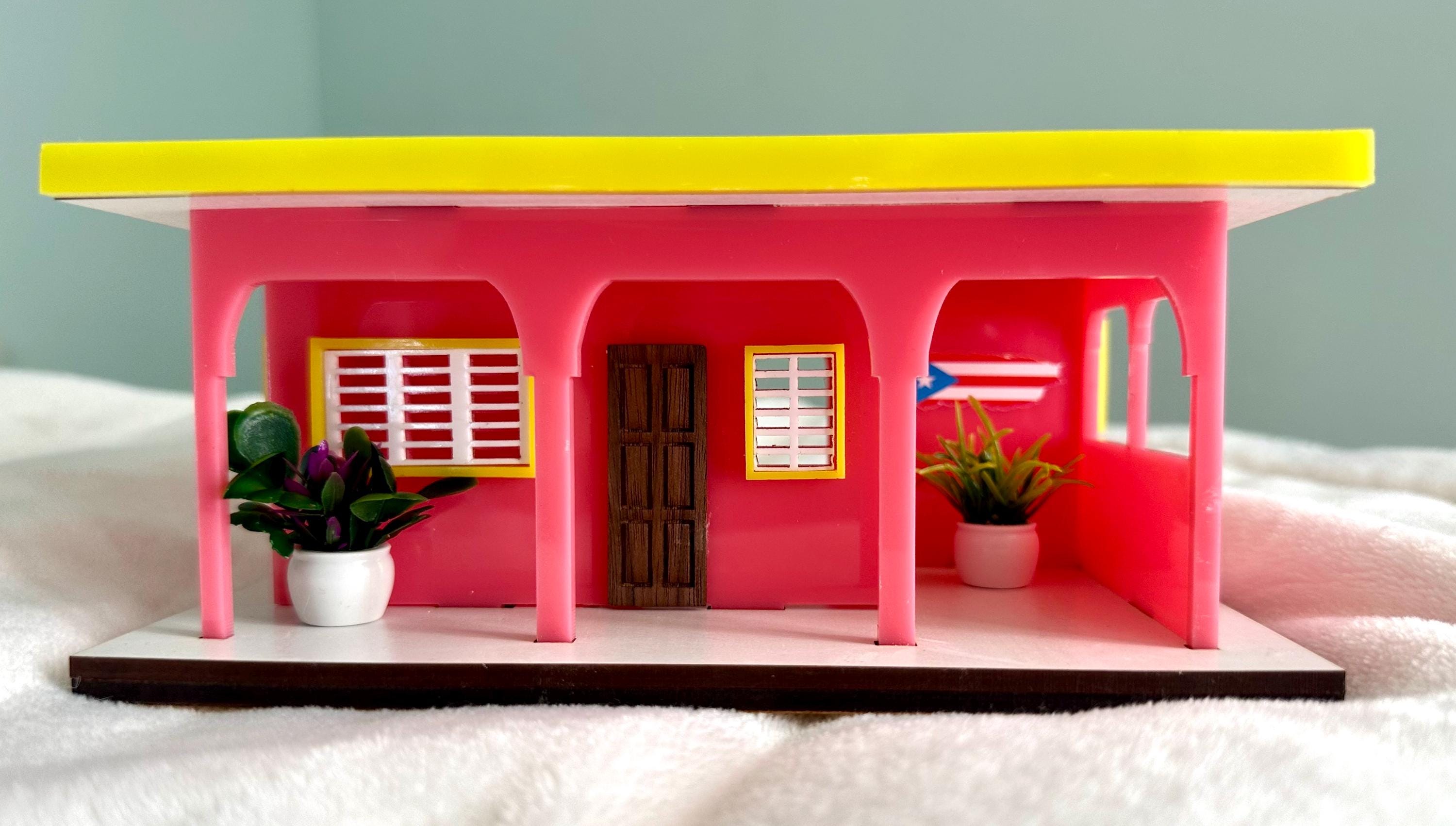 La Casita De La Residencia Benito, Minature Pink House With Lights