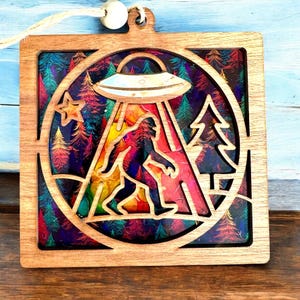 Bigfoot Abduction Suncatcher, Silver UFO Beam Window Hanging, Fun Alien and Cryptid Decor,Laser Cut Acrylic Wood Ornament, Gift for Believer