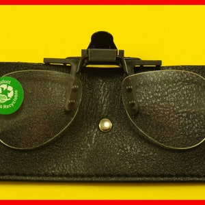 Small Clip On Magnifying Glasses Clips to most glasses Flip up Magnifier Reading Glasses +1.50 +2.00 +2.50 +3.00 +3.50 +4.00 image 1