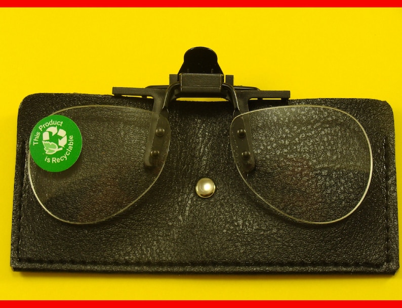 Small Clip On Magnifying Glasses Clips to most glasses Flip up Magnifier Reading Glasses +1.50 +2.00 +2.50 +3.00 +3.50 +4.00 image 1